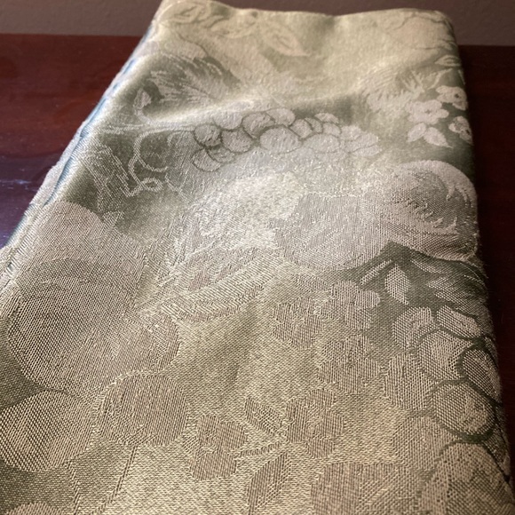 Table runner - Picture 3 of 3